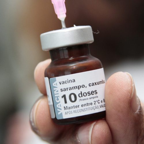 Vacina contra sarampo está disponível em postos de saúde, mas autoridades alertam para baixa procura no RS