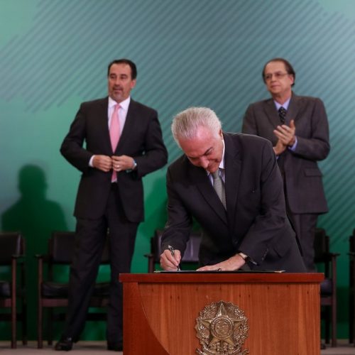 temer Temer assina medida provisória que abre linha de crédito com recursos do FGTS para Santas Casas e hospitais filantrópicos