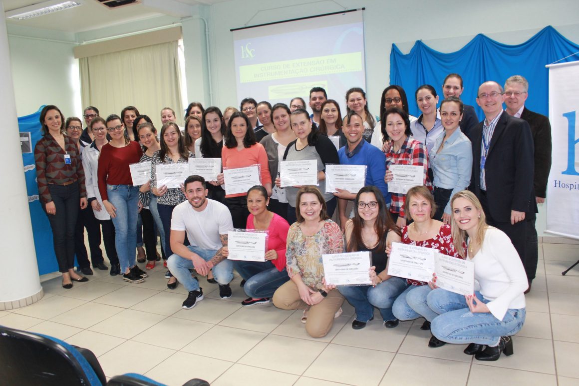 HSC entrega certificados do curso de instrumentação cirúrgica
