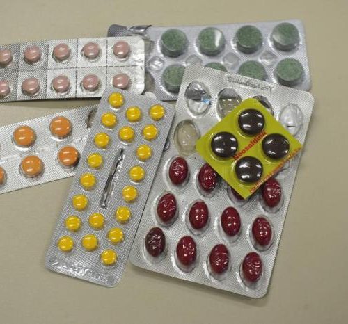 Pesquisa mostra que oito em cada 10 brasileiros se automedicam