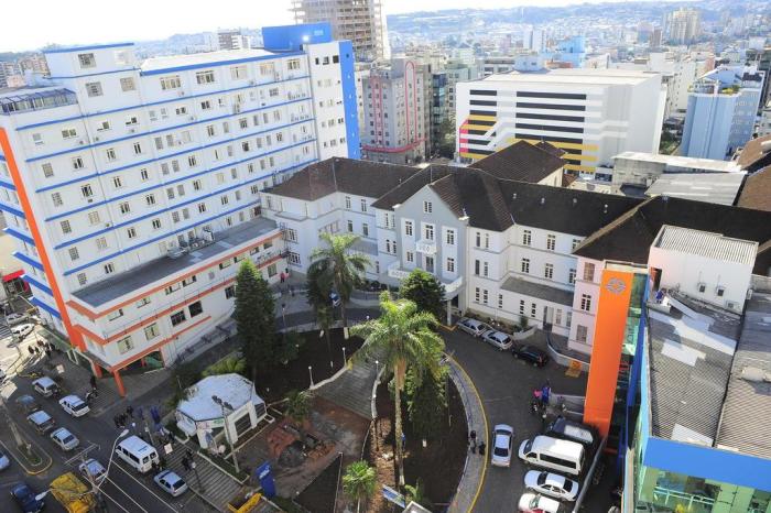 17997086 Amesne quer marcar reunião com prefeito de Caxias para tratar de cirurgias de traumato-ortopedia