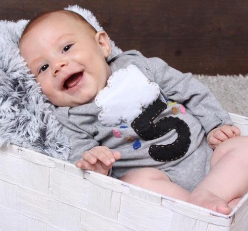 Pais de bebê com doença rara correm contra o tempo para arrecadar R$ 1,4 milhão e salvar a vida do filho