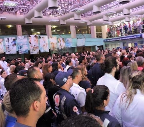 Mobilização em Canoas reúne centenas de funcionários da saúde