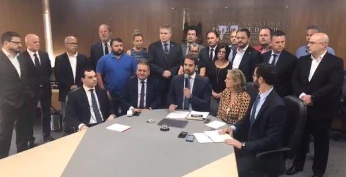 thumb (8) Leite assina seis decretos para maior controle das despesas do Rio Grande do Sul