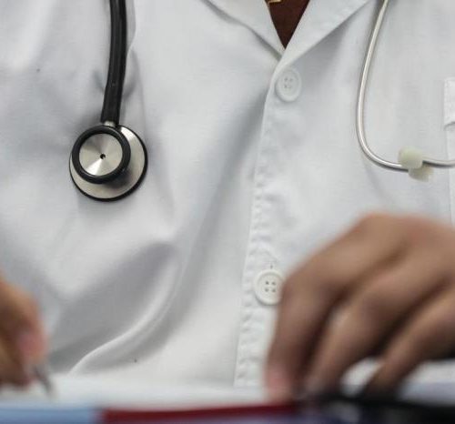 Norma para consultas médicas online é revogada pelo CFM após críticas