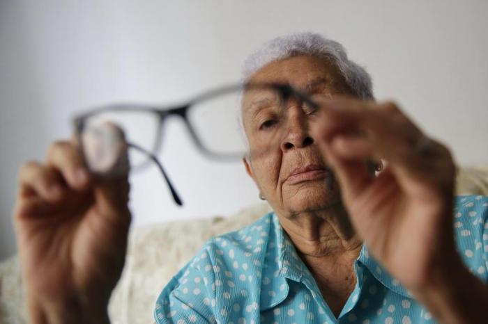 25060995 Fila para consulta com oftalmologista pelo SUS tem mais de 11 mil pessoas em Porto Alegre