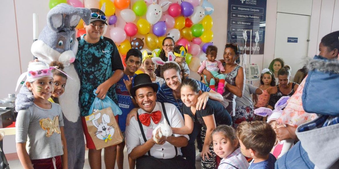 Crianças internadas recebem Festa de Páscoa no Hospital São Lucas