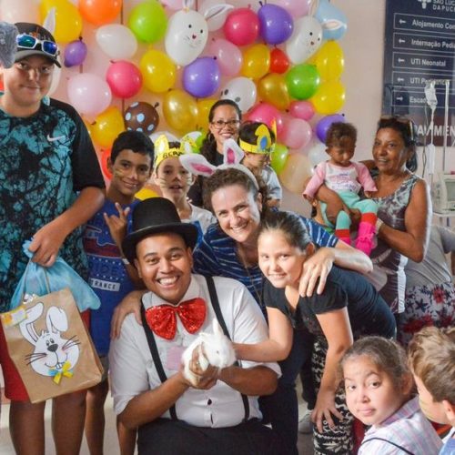 Crianças internadas recebem Festa de Páscoa no Hospital São Lucas