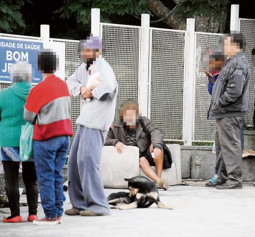 Lugar na fila de posto da Bom Jesus, em Porto Alegre, é vendido por até R$ 50