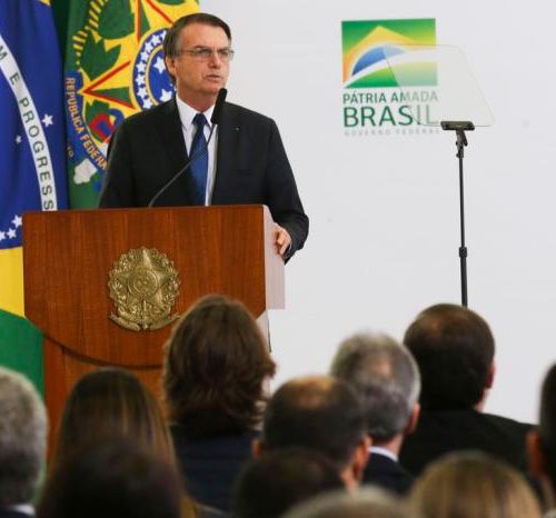 Bolsonaro sanciona lei que permite internação involuntária de dependentes químicos