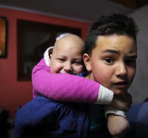 Conheça a história da menina de Caxias do Sul que receberá doação de medula do irmão