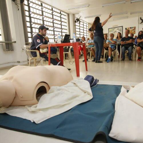 Samu treina voluntários para auxiliar em atendimentos de parada cardiorrespiratória em Porto Alegre
