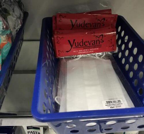 Estoques de máscaras de proteção começam a esvaziar em farmácias em Porto Alegre