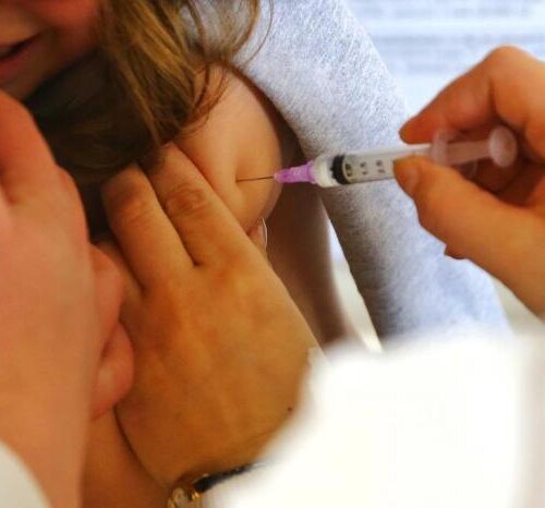 Falsa sensação de segurança, desinformação e falta de doses provocam queda no número de crianças vacinadas no RS