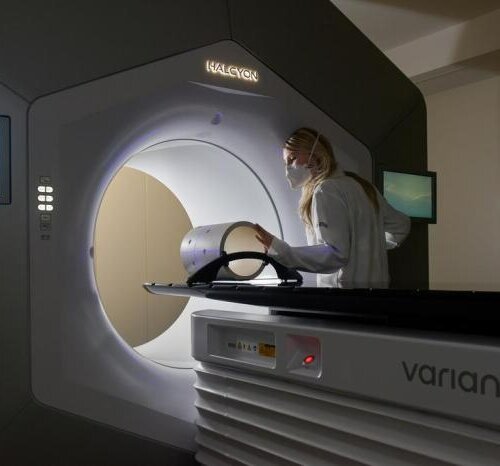 Centro de Oncologia do Hospital São Lucas da PUCRS recebe novo aparelho de radioterapia