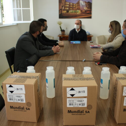 Hospital Santa Cruz recebe 3 mil unidades de álcool em gel da Bitencourt Seguros