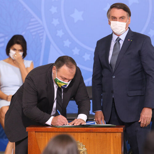 Eduardo Pazuello toma posse como ministro da Saúde