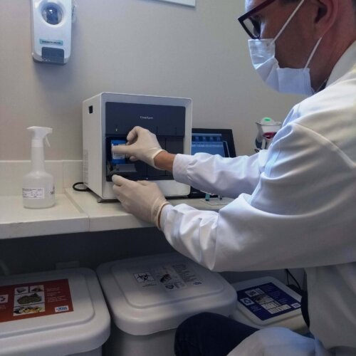 Laboratório do Hospital Vida e Saúde adquire novo equipamento e garante agilidade no diagnóstico da COVID-19
