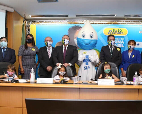 Ministério da Saúde inicia campanha de vacinação de crianças e adolescentes em todo o Brasil