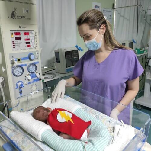 Hospital Santo Ângelo: Pequenos super-heróis da UTI Neonatal