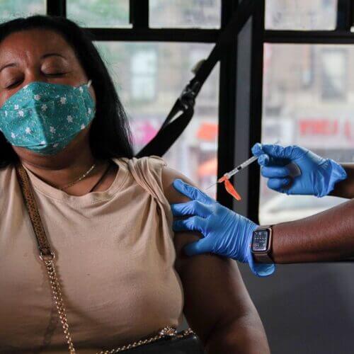 Brasil tem queda nos casos de SRAG na tendência de longo prazo