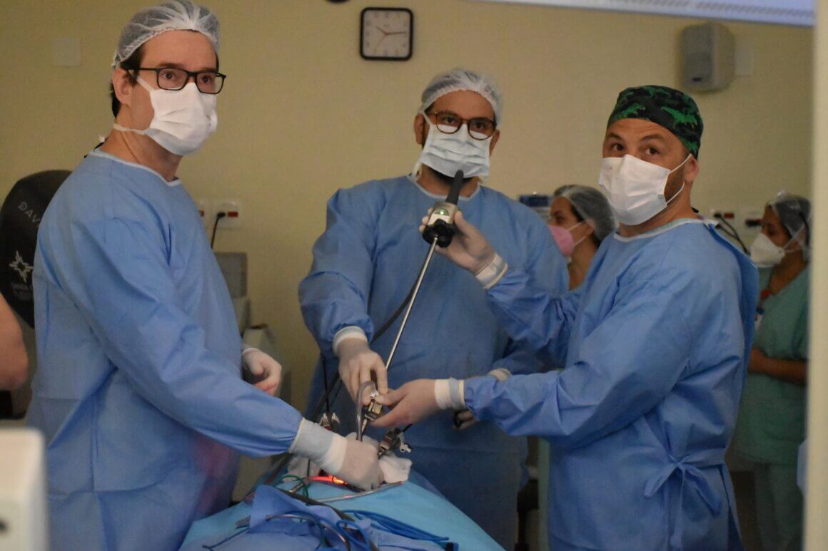 Santa Casa de Porto Alegre realiza primeiras cirurgias robóticas de cabeça e pescoço do sul do Brasil