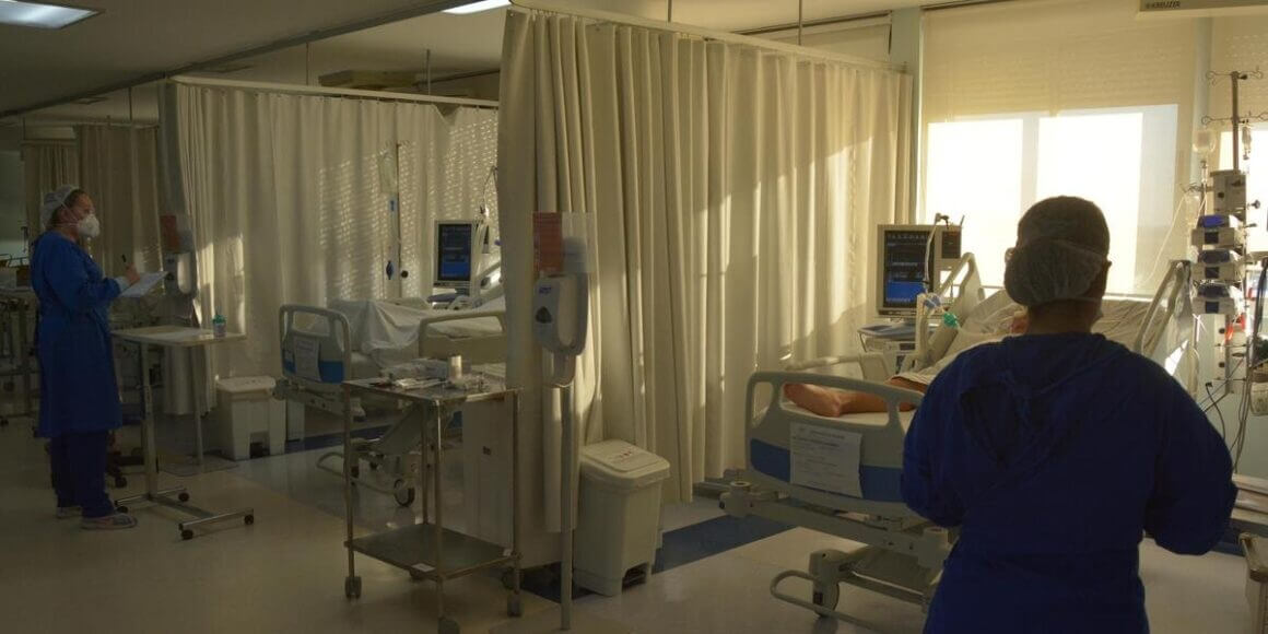 Dobra número de afastamentos do trabalho por Covid-19 neste ano