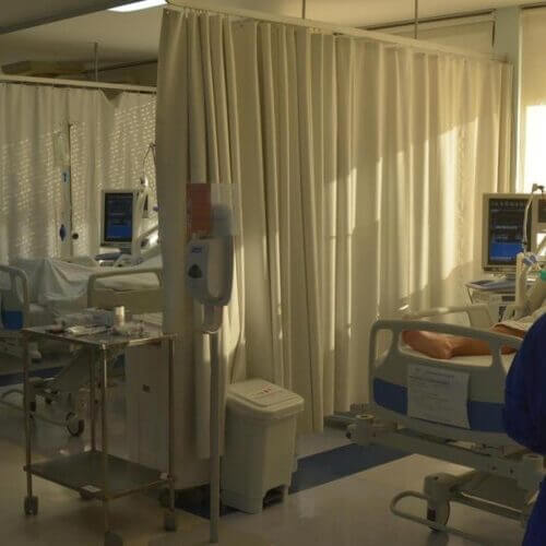 Dobra número de afastamentos do trabalho por Covid-19 neste ano