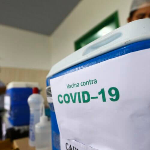 Brasil registra menor média móvel de mortes desde o início da pandemia