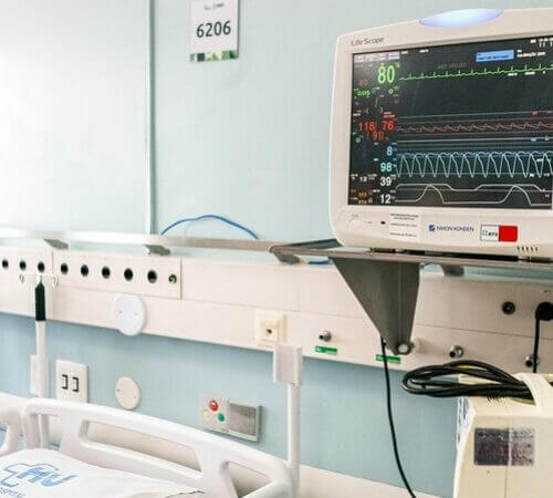 Pessoas não vacinadas ou com dose atrasada representam 70% das hospitalizações e óbitos por covid-19