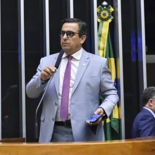 Projeto proíbe hospitais públicos e filantrópicos de terceirizarem exames laboratoriais e de imagem