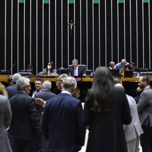 Câmara aprova urgência para piso da enfermagem