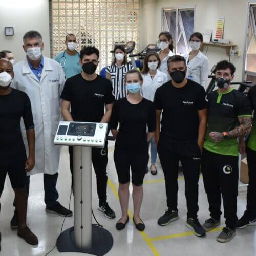 Santa Casa de Porto Alegre insere tecnologia de eletroestimulação de corpo inteiro para reabilitação neuromuscular de pacientes
