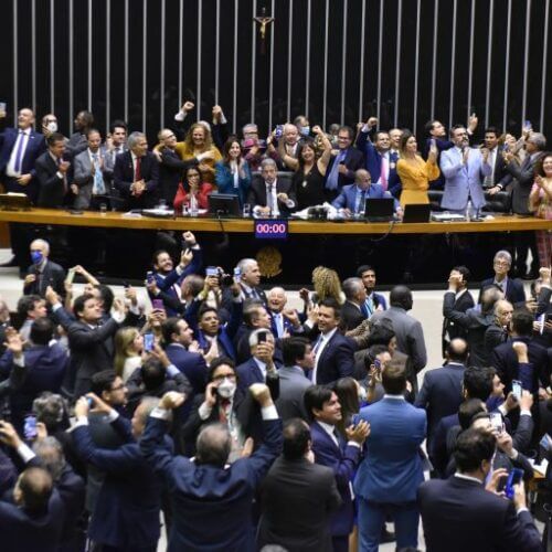 Congresso tem 174 propostas de piso salarial; prefeitos calculam impacto anual de R$ 38,8 bilhões