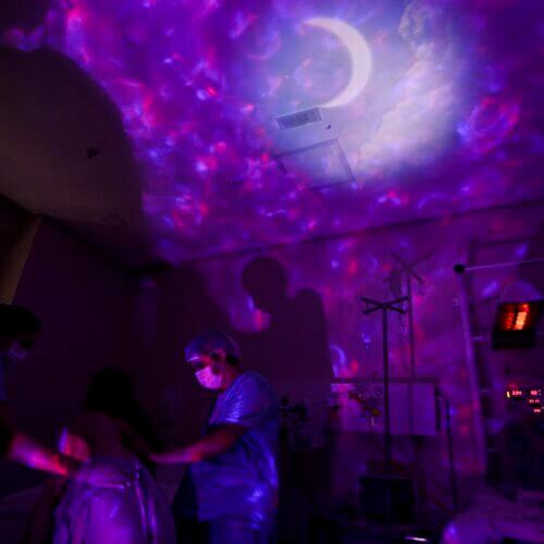 Parto sob céu estrelado: projeções coloridas auxiliam no acolhimento de gestantes no centro obstétrico da Santa Casa de Porto Alegre