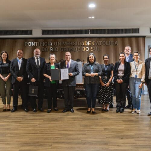 PUCRS e Rede de Saúde da Divina Providência firmam acordo para aprimorar educação em saúde e práticas clínicas no RS